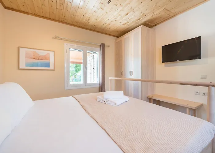 Amygdalia With Private Pool, By Zantewize Vila