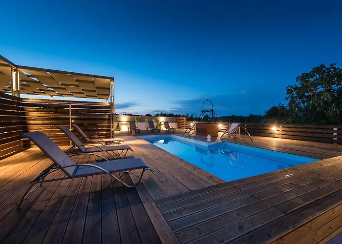 Amygdalia With Private Pool, By Zantewize Pandokrátor