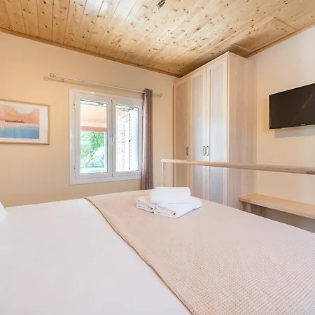 Amygdalia With Private Pool, By Zantewize Vilă